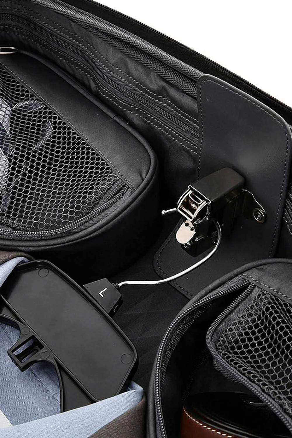SWISSGEAR 6590 20" Garment Upright Carry On Wheeled Luggage - Black> Softside